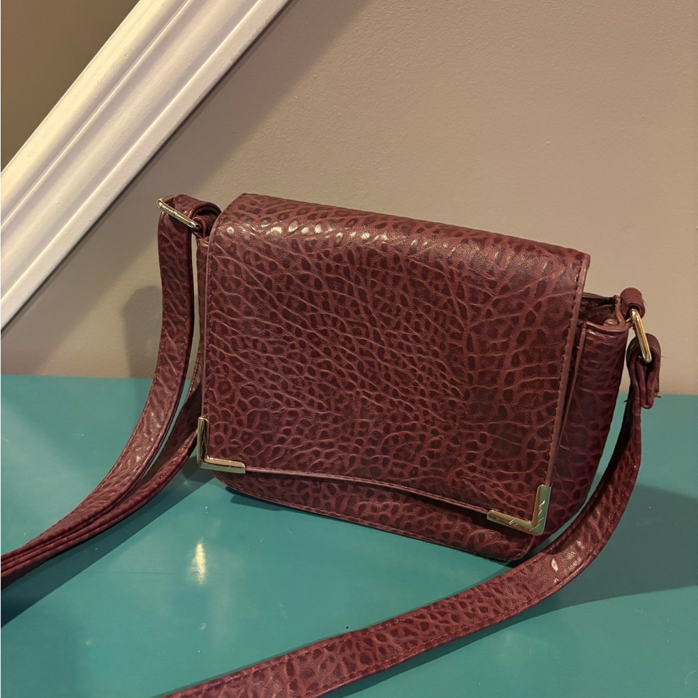 Elegant Burgundy Crossbody Bag